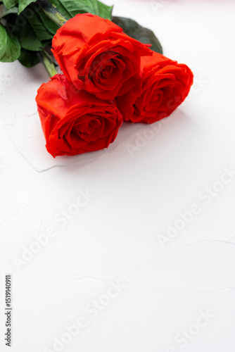 Fototapeta Naklejka Na Ścianę i Meble -  赤い薔薇の花の贈り物イメージとコピースペース