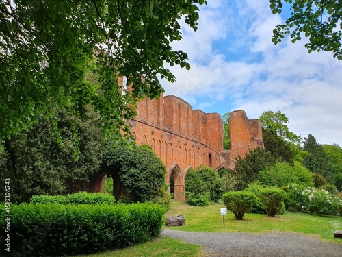 Ruine des Klosters. Das Kloster Hude st eine ehemalige Zisterzienserabtei in der Gemeinde Hude im Landkreis Oldenburg (Niedersachsen / Deutschland).