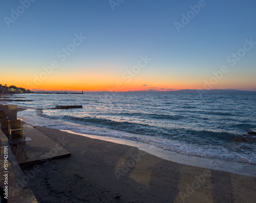 Fototapeta Naklejka Na Ścianę i Meble -  sunset on the beach On the island of Chalkidiki in Greece 