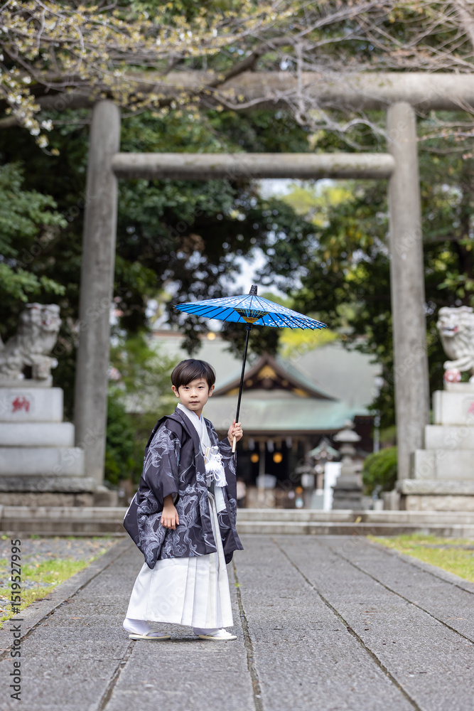 Fototapeta premium 七五三5歳の着物を着た男の子
