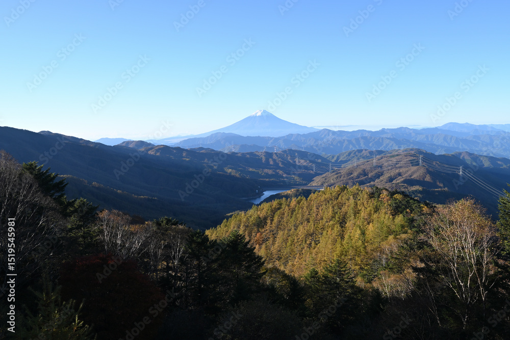 Fototapeta premium Climbing Mount Daibosatsurei, Yamanashi, Japan