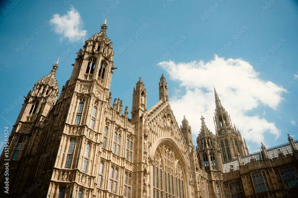 Fototapeta premium 歴史と現代が融合するロンドンの街並み風景