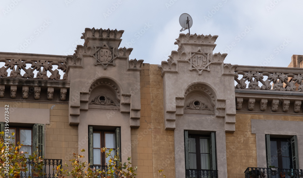 Obraz premium Interesting Art Nouveau Architecture Buildings facade in Barcelona, Spain. (Arquitectura modernista). These fancy buildings date for the most from the early XXth century. 