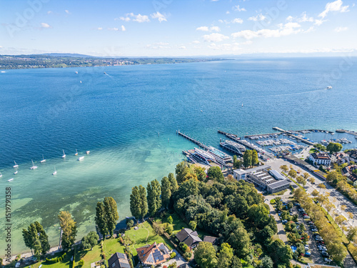 Luftaufnahme von Konstanz-Staad mit Blick auf die Autofähre und den Hafen mit Meersburg im Hintergrund auf der anderen Seeseite