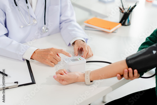 Consult with doctors and nurses in the clinic to measure blood pressure, check health and give health advice at the clinic. Diagnose elderly patients and specialist doctors with support. Check high bl