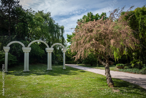 Foto Colline aux Oiseaux Park, Birds' Hill park, a large landscaped park in Caen, cap
