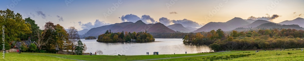 Obraz premium Derwentwater lake panorama at sunset in Keswick. Lake District. England