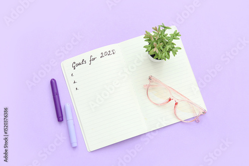 Notebook with empty to do l...