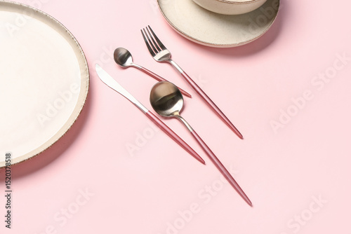 Modern pink cutlery set wit...