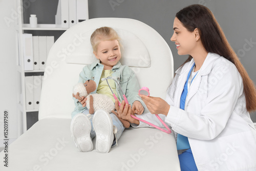 Female pediatrician with st...