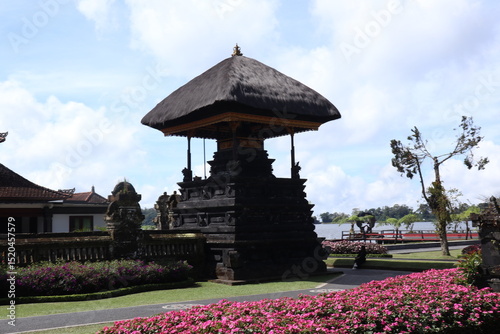 Wallpaper Mural Bali, 30 April 2025 - Ulun Danu Lake Temple, Bali, Indonesia, Religious Tourism Torontodigital.ca