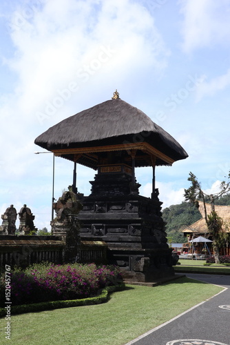 Wallpaper Mural Bali, 30 April 2025 - Ulun Danu Lake Temple, Bali, Indonesia, Religious Tourism Torontodigital.ca