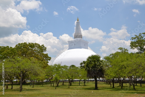 Dagoba de Thuparama, plus ancien dagoba du Sri Lanka,premier temple bouddhiste du Sri Lanka, bouddhisme,