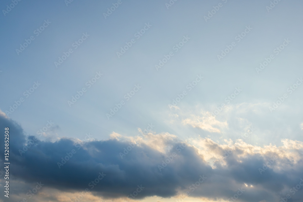 夕日が雲に隠れながら空を照らす26 夕日が雲に隠れながら空を照らす26