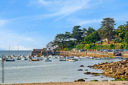 Le port et la jetée de Port Manech, Finistère