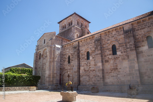 L'église Saint-Sébastien et Saint-Domnin du village de Champdieu dans le département de la Loire