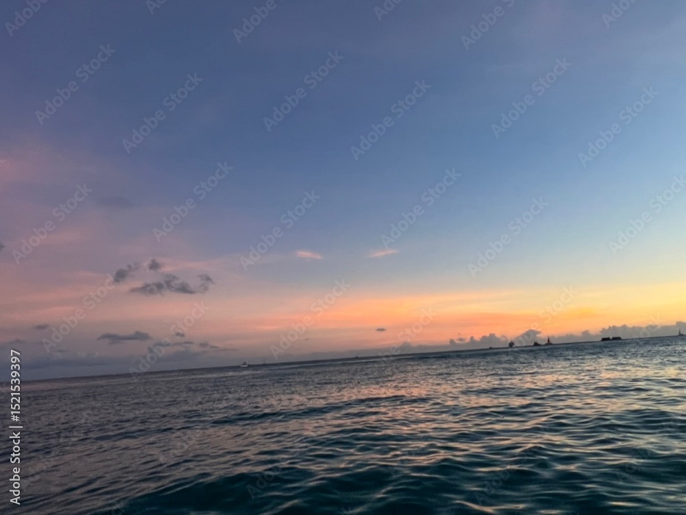 Naklejka premium sunset over the sea