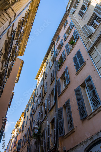 Fototapeta Naklejka Na Ścianę i Meble -  Dans les rues de Toulon ville de la méditerranée en France