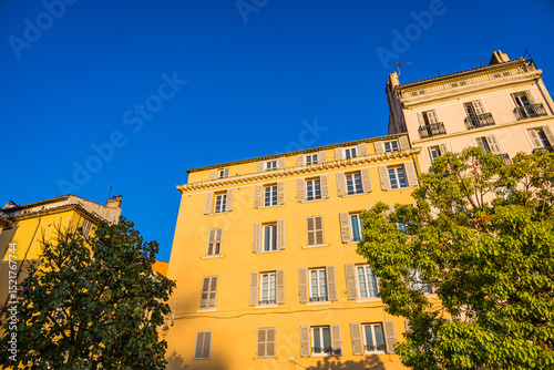 Fototapeta Naklejka Na Ścianę i Meble -  Dans les rues de Toulon ville de la méditerranée en France