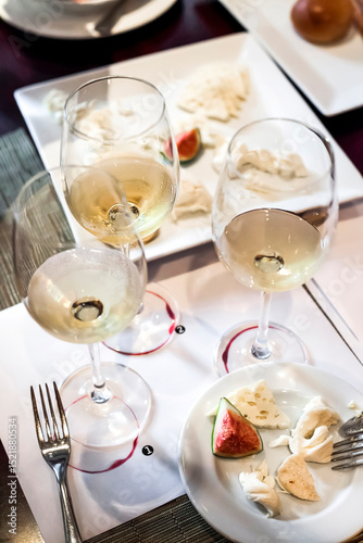 Wine tasting with venezuelan cheeses and figs pairing