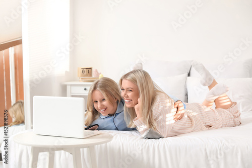 Beautiful female blogger wi...