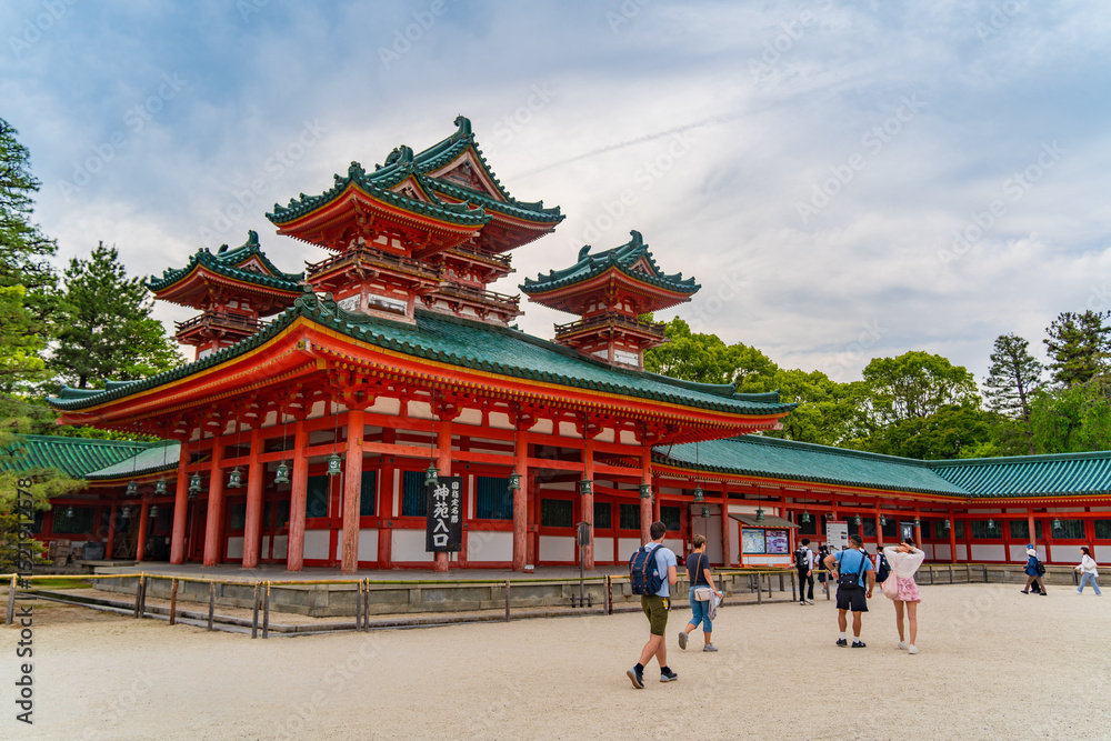 Fototapeta premium Heian Jingu Shrine, a Shinto shrine in Kyoto, Japan