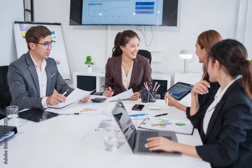 Fototapeta premium Asian business group meeting, document work, investment structure chart, work in the office