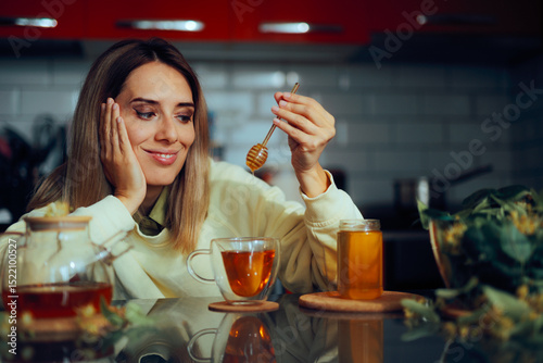 Konstfotografi Woman Sweetens Tea Using Natural and Organic Honey