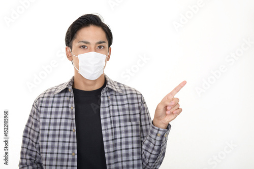マスクをしている男性