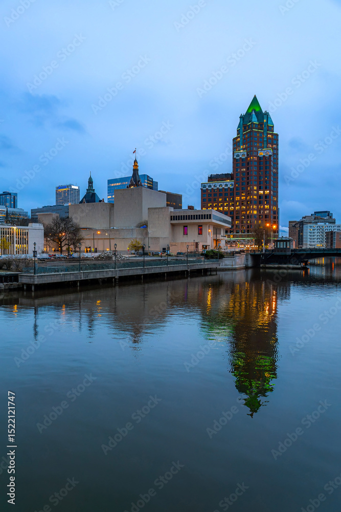 Fototapeta premium Milwaukee Downtown buildings Illuminated at Night