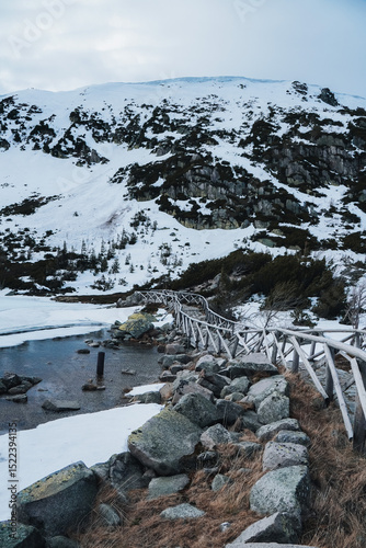 Fototapeta Naklejka Na Ścianę i Meble -  Lake in the mountains and the path to it