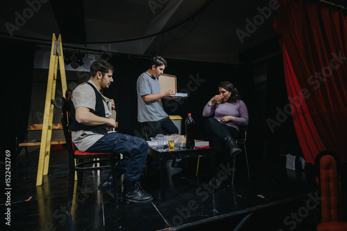 Canvastavla A group of young actors practicing a scene on stage