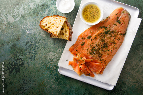 Foto Traditional salted salmon with mustard sauce