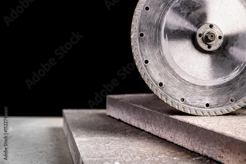 iamond saw blade cutting concrete tile