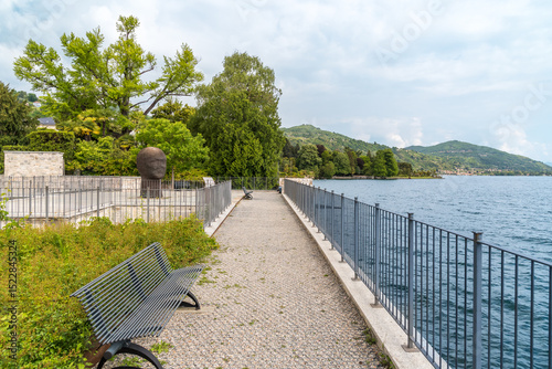 Carta da parati Meina Lakeside with Scenic Views of Lake Maggiore, province of Verbano-Cusio-Oss