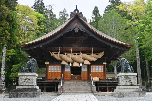 長野県の諏訪大社 下社秋宮 神楽殿