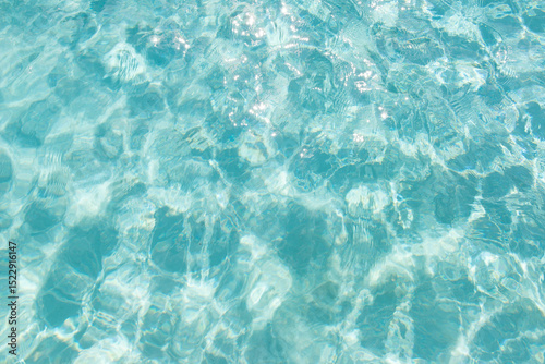 Принти на полотні Sunlit turquoise water surface with gentle waves