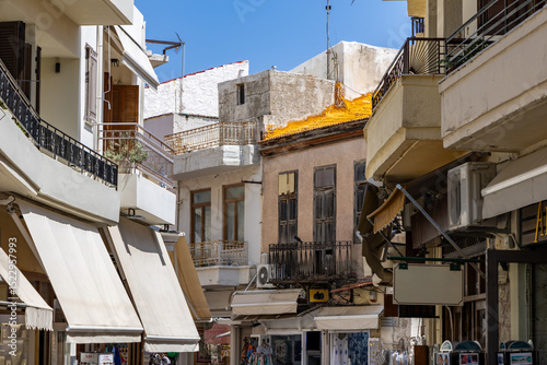 Fototapeta Naklejka Na Ścianę i Meble -  A Mediterranean old town. Historic buildings stand in narrow streets. Daytime city view in Rethymno, Crete, Greece