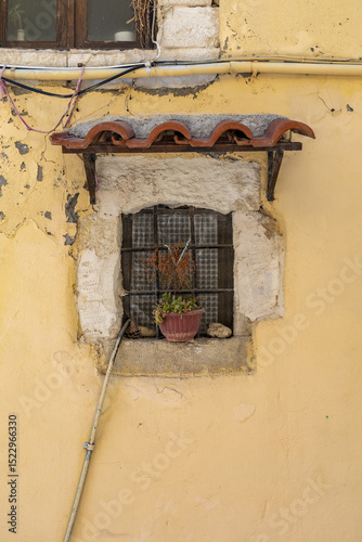 Fototapeta Naklejka Na Ścianę i Meble -  A Mediterranean old town. Historic buildings stand in narrow streets. Daytime city view in Rethymno, Crete, Greece