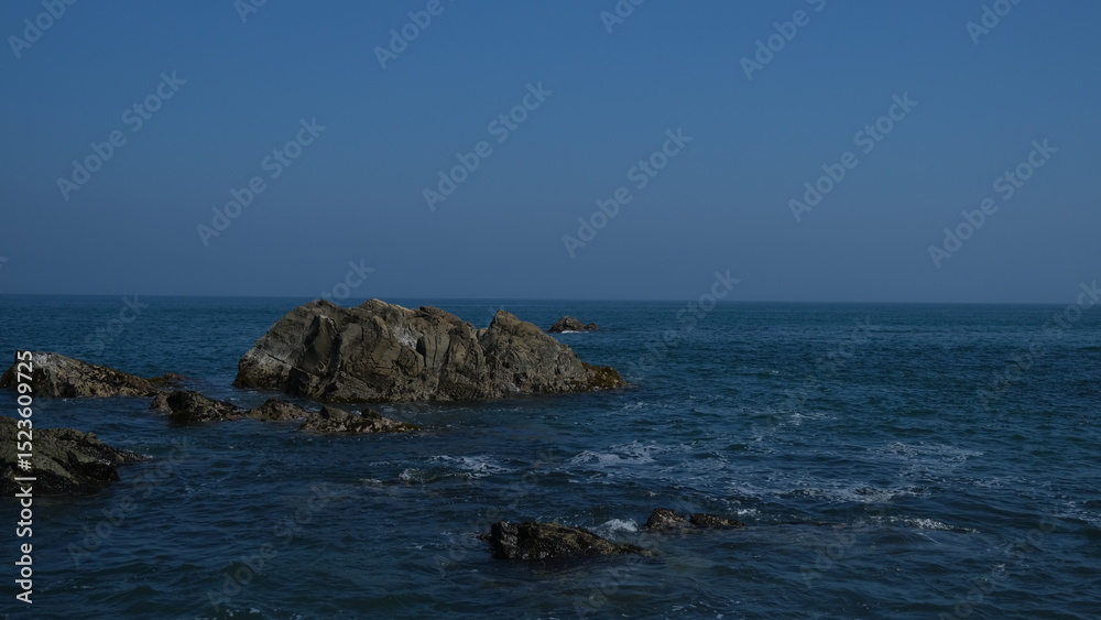 日本、千葉、犬吠埼灯台、灯台、九十九里、銚子、犬吠埼、展望台、銚子半島、海、白亜の灯台、観光スポット、青空 日本、千葉、犬吠埼灯台、灯台、九十九里、銚子、犬吠埼、展望台、銚子半島、海、白亜の灯台、観光スポット、青空