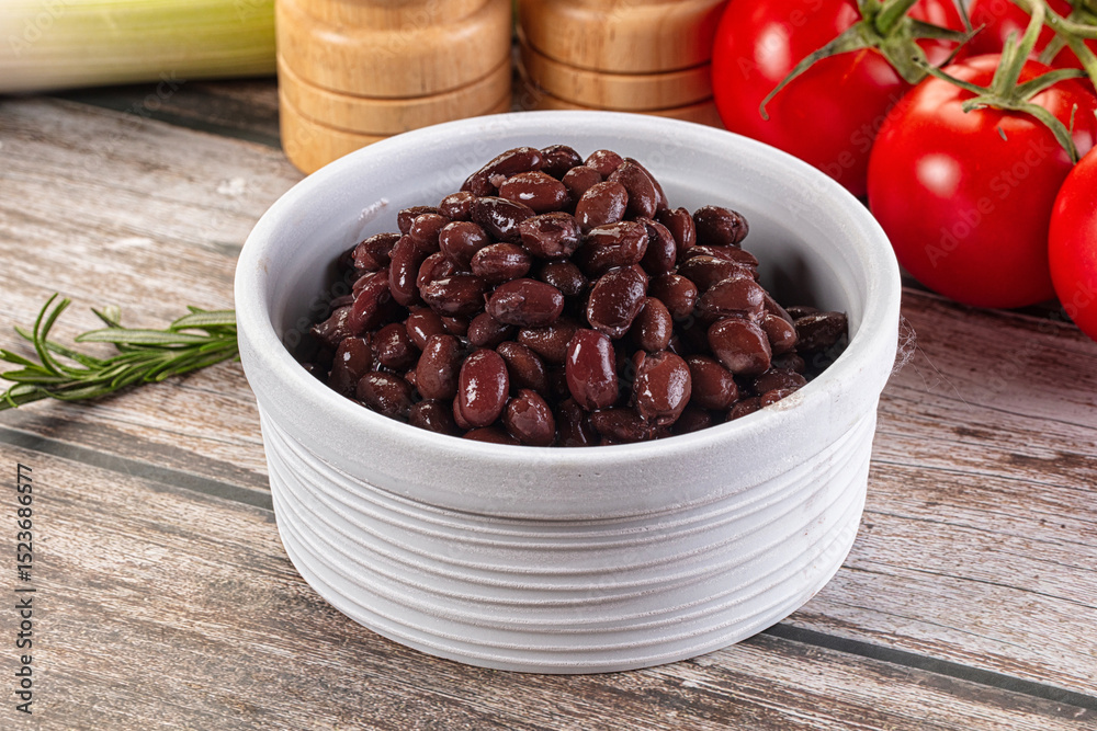 Obraz premium Canned black beans in the bowk
