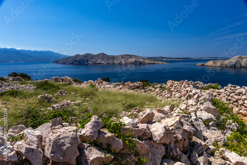 Fototapeta Naklejka Na Ścianę i Meble -  Difficult hiking trail from Baska to the beach of Vela Luka