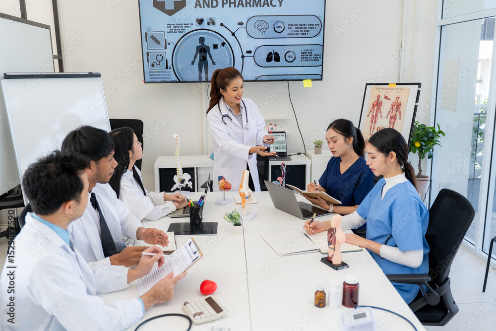 Fototapeta premium Medical Team Meeting Presentation