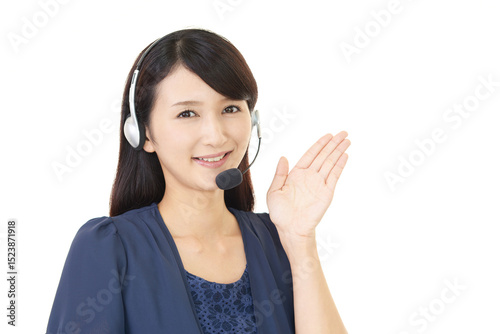 笑顔の女性オペレーター