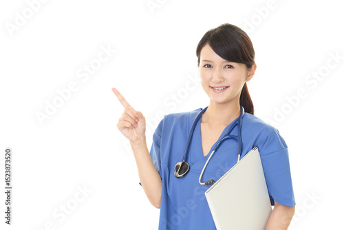 笑顔の女医