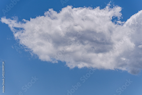 Fototapeta Naklejka Na Ścianę i Meble -  White textured clouds in the sky
