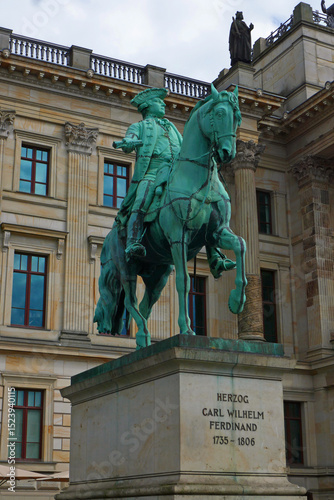 Bronzeskulptur von Karl Wilhelm Ferdinand in Braunschweig photo