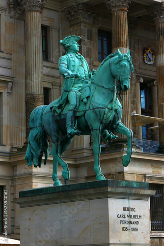 Bronzeskulptur von Karl Wilhelm Ferdinand in Braunschweig photo