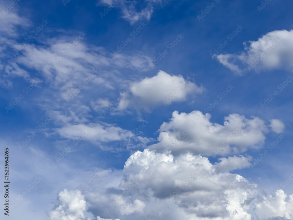 Obraz premium Blue Sky with Mixed Cloud Formations Perfect Day View