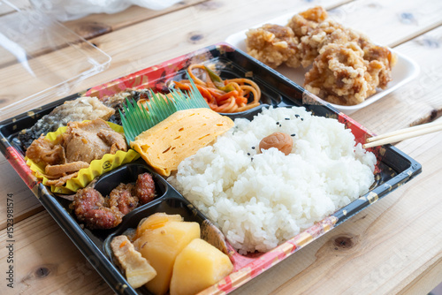 Fototapeta Naklejka Na Ścianę i Meble -  日本の鹿児島県の徳之島のスーパーで買ったとても美味しい弁当